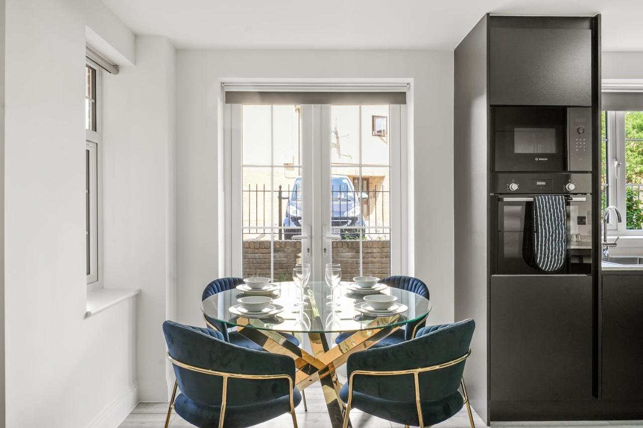 Drake House Apt 3 In Staines - Free Parking - Heathrow - Thorpe Park Zewnętrze zdjęcie