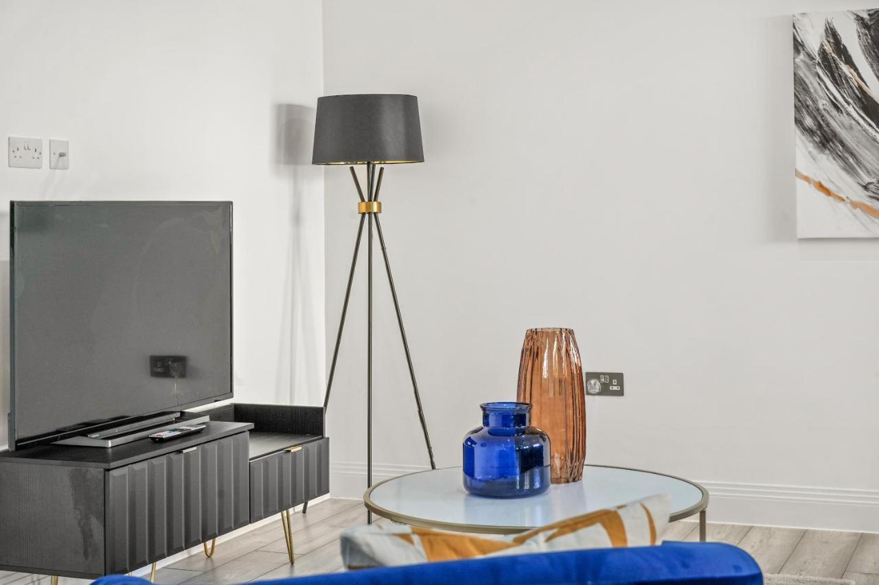 Drake House Apt 3 In Staines - Free Parking - Heathrow - Thorpe Park Zewnętrze zdjęcie